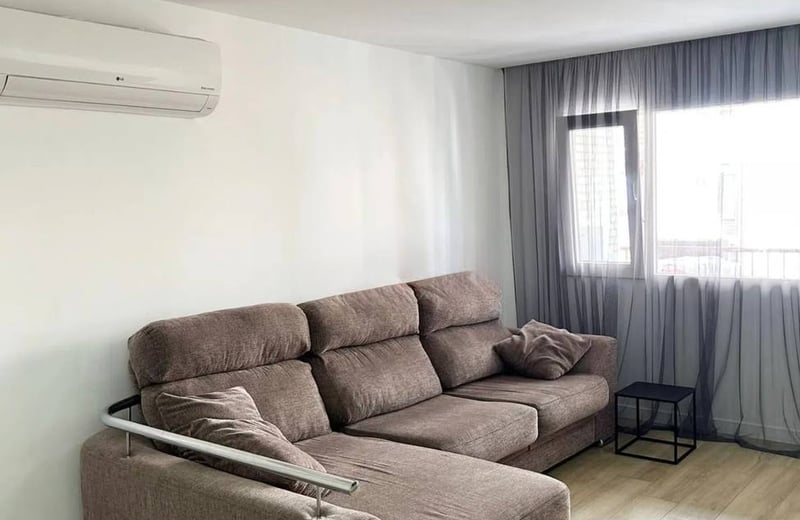Rental of a cozy apartment with 3 bedrooms, 100 m², Alicante, Spain